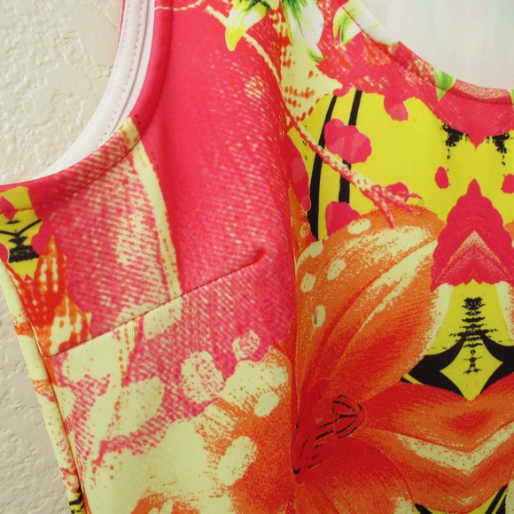 • Floral Print Bodycon Dress • - Picture 3 of 4